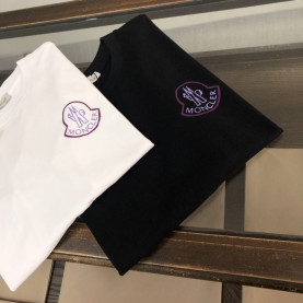 ●7월 판매 20위● MONCLER 몽클레어 퍼플 오뚜기 로고 반팔 티셔츠