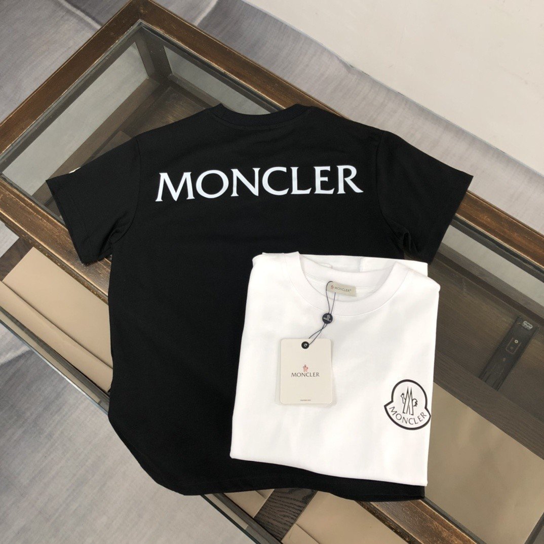 ●7월 판매 20위● MONCLER 몽클레어 오뚜기 로고 반팔 티셔츠